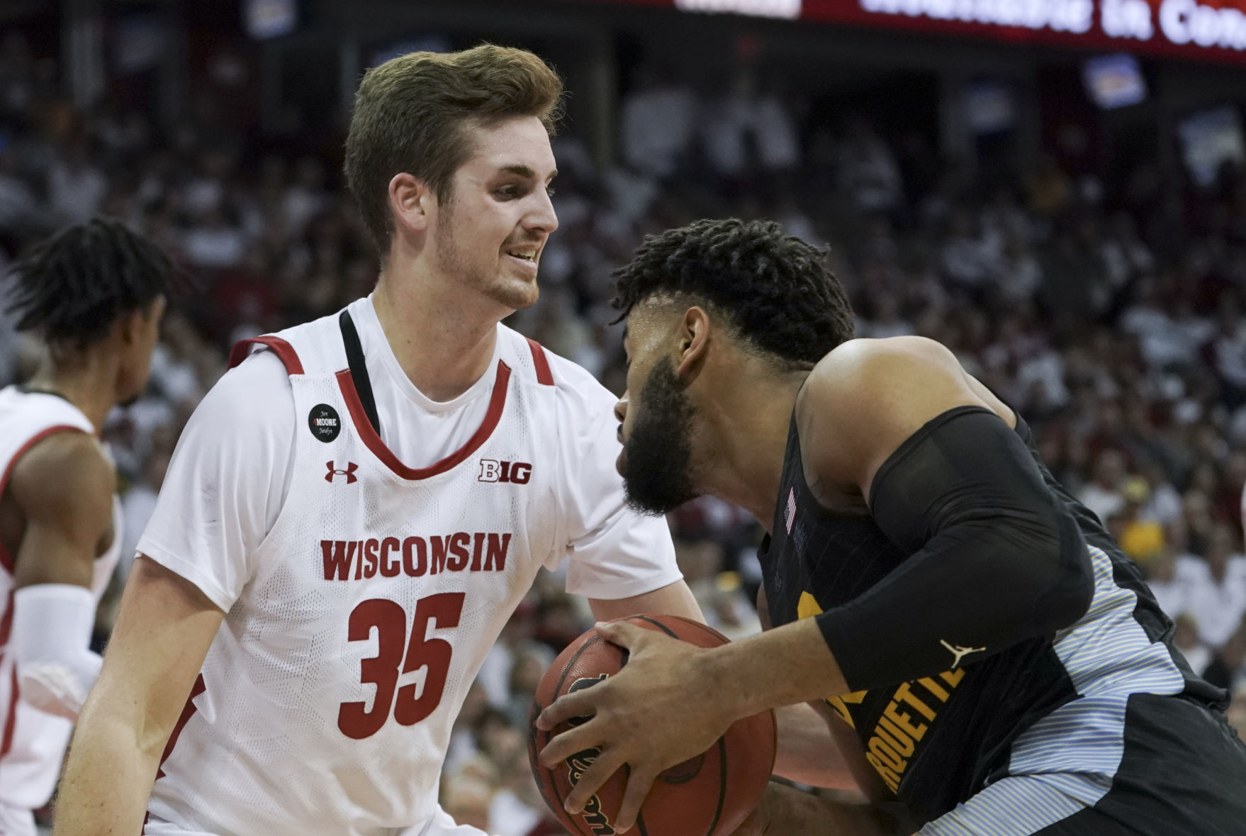 Badgers 77, Golden Eagles 61